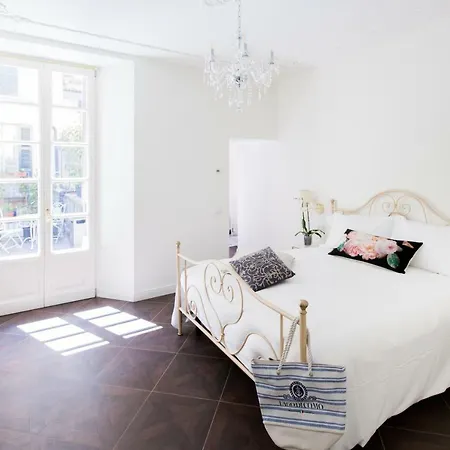 阿列西亚公寓 4*